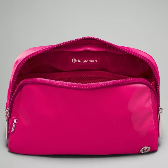 Lululemon Everywhere Belt Bag Raspberry Coulis Wild Berry Large 2L NWT - Picture 5 of 12